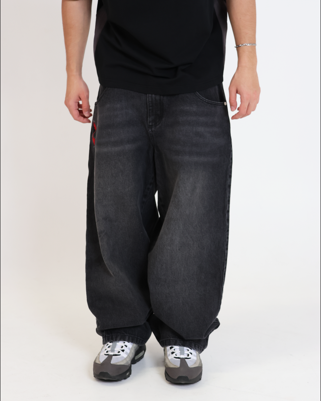 PIERCING BLOOD JEANS